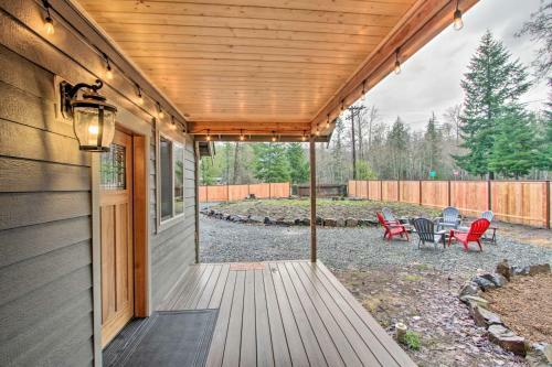 Secluded Ashford Getaway With Fire Pit And Grill!