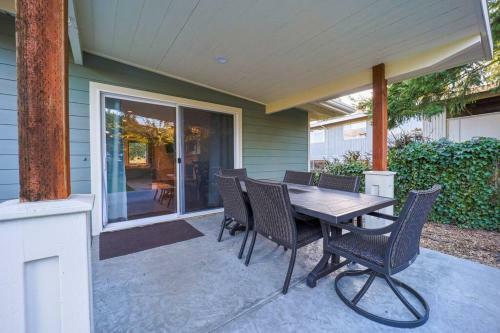 Modern Lake Hills Villa, Ideal Long Or Shared Stay