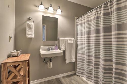 Centrally Located South Hill Apartment With Tv!