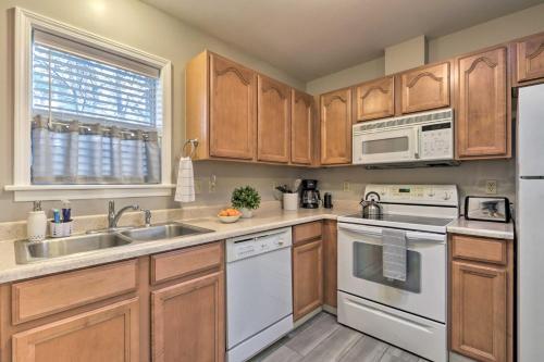 Centrally Located South Hill Apartment With Tv!