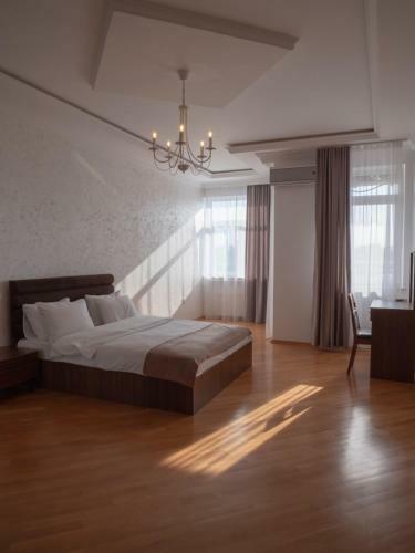 Boulevard Side Apartments