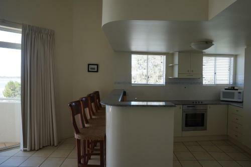 Hotel Moorings Beach Resort
