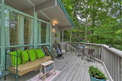 Mid-century Cabin With Resort Amenities On Lake!