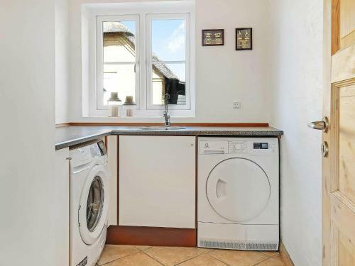 Four-bedroom Holiday Home In Bl�vand 52