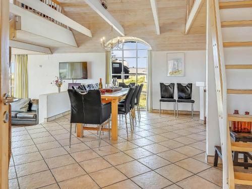 Four-bedroom Holiday Home In Bl�vand 52
