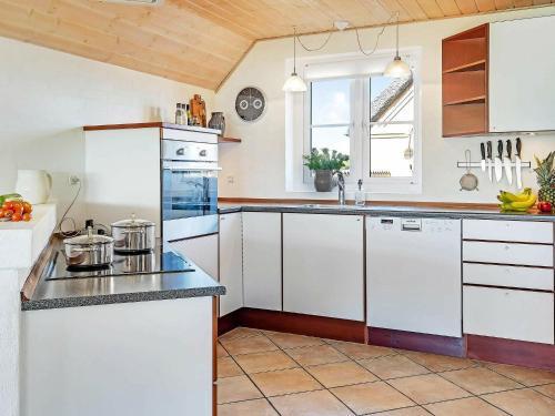 Four-bedroom Holiday Home In Bl�vand 52