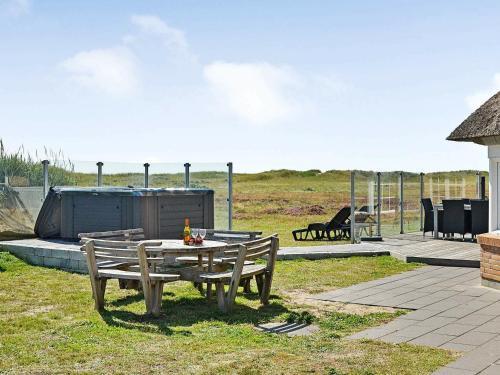 Four-bedroom Holiday Home In Bl�vand 52