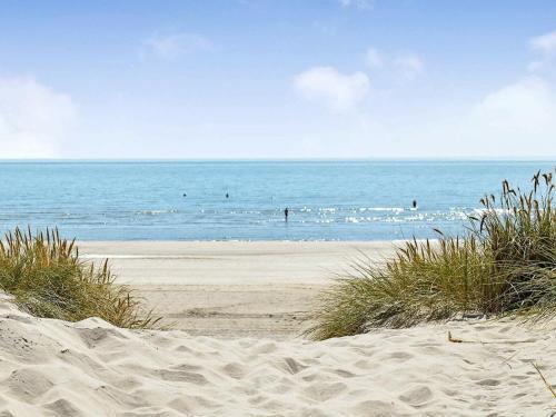 Four-bedroom Holiday Home In Bl�vand 52
