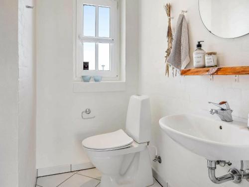 Four-bedroom Holiday Home In Bl�vand 52