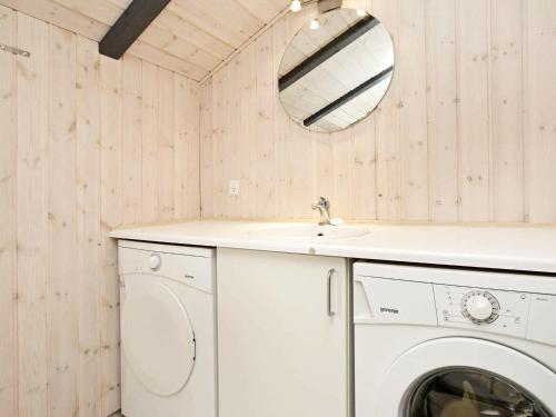 Four-bedroom Holiday Home In Bl�vand 4