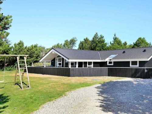 Four-bedroom Holiday Home In Bl�vand 4