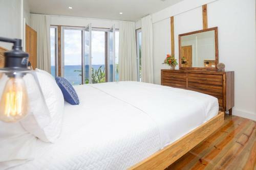 Awesome Over The Water Overlooking West End - Aire Agua Home