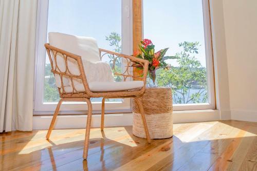 Awesome Over The Water Overlooking West End - Aire Agua Home