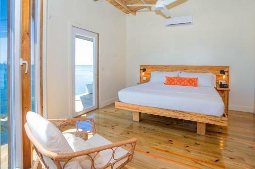 Awesome Over The Water Overlooking West End - Aire Agua Home