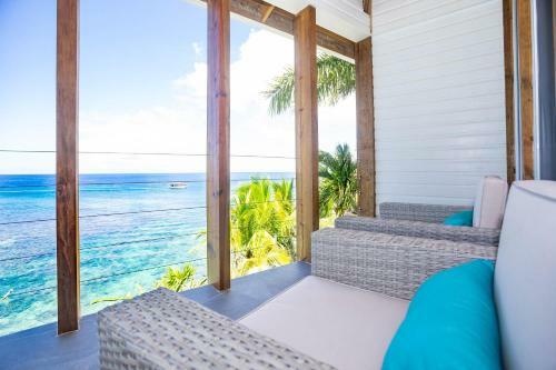Awesome Over The Water Overlooking West End - Aire Agua Home
