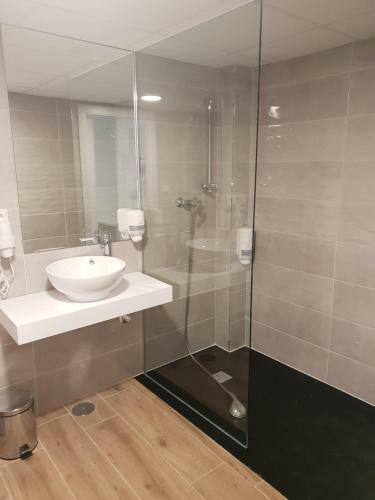 Hostal Caba�as