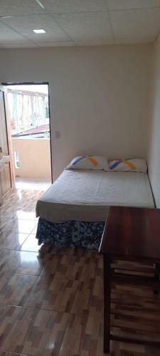 Hostal Esperanza Tuy - Doble Con Ventilador Y Cocina Compartida
