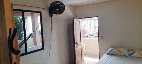 Hostal Esperanza Tuy - Doble Con Ventilador Y Cocina Compartida
