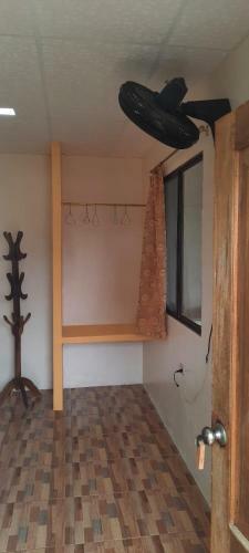 Hostal Esperanza Tuy - Doble Con Ventilador Y Cocina Compartida