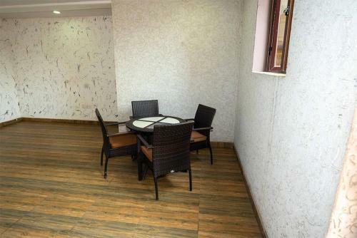 Pistbooking- Astonishing 3 Bedroom Apartment