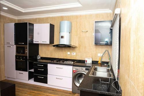 Pistbooking- Astonishing 3 Bedroom Apartment
