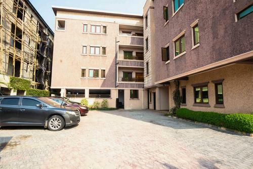 Pistbooking- Astonishing 3 Bedroom Apartment