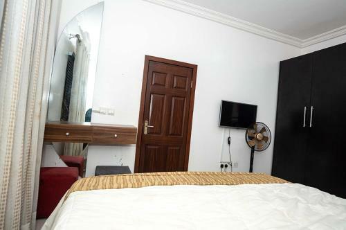 Pistbooking- Astonishing 3 Bedroom Apartment