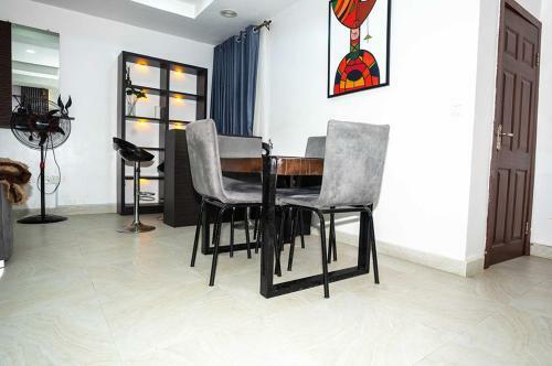 Pistbooking- Astonishing 3 Bedroom Apartment
