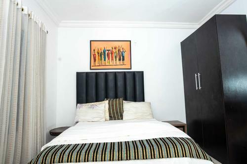 Pistbooking- Astonishing 3 Bedroom Apartment