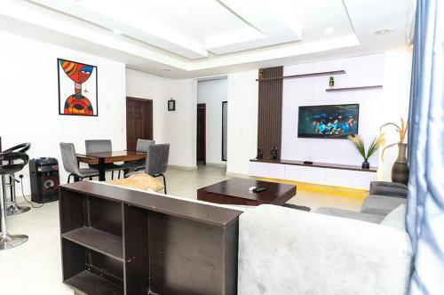 Pistbooking- Astonishing 3 Bedroom Apartment