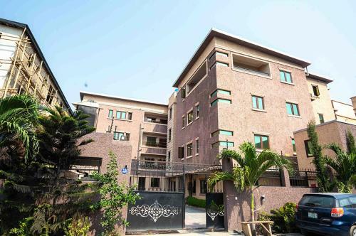 Pistbooking- Astonishing 3 Bedroom Apartment