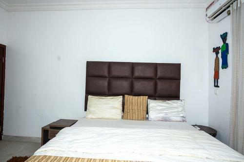 Pistbooking- Astonishing 3 Bedroom Apartment