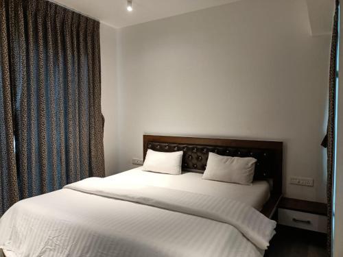 Modern Apartment In Calangute. Smart_spacious_pool