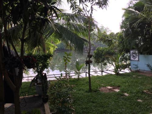 Hostal R 1 River Villa