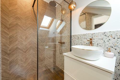 Divine Apartment