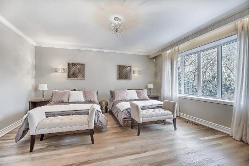 Spacious Vacation Home With Ravine