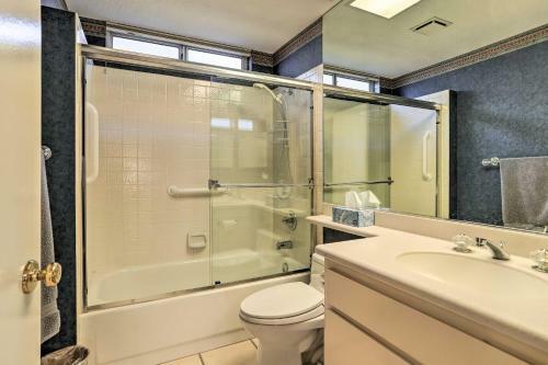 Palm Desert Townhome With Country Club Access!