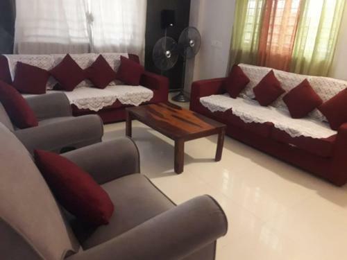 Cheerful 3 -bedroom Villa With Pool & Garden