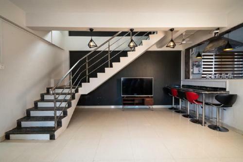 Cheerful 3 -bedroom Villa With Pool & Garden