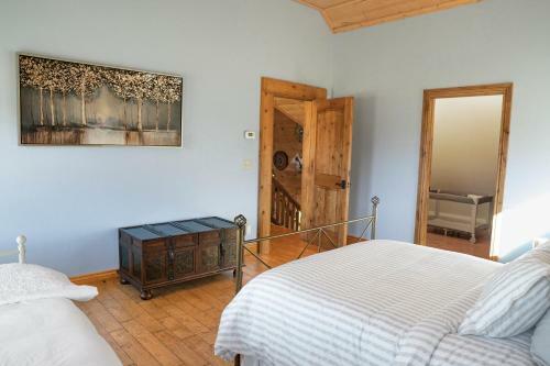 Spacious Luxury Log Home - 25 Min To Skiing, Boating And Trails!