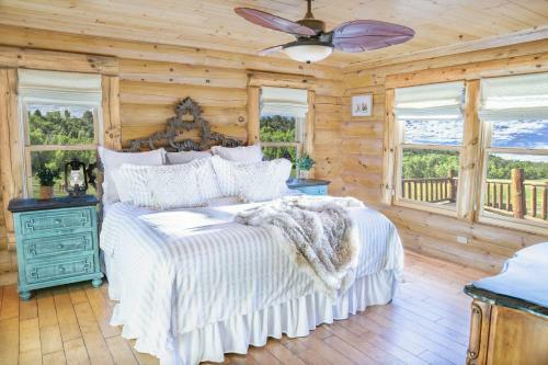 Spacious Luxury Log Home - 25 Min To Skiing, Boating And Trails!