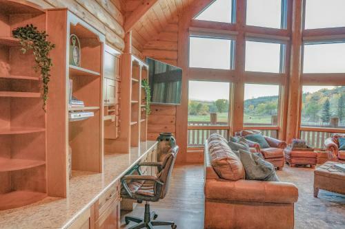 Spacious Luxury Log Home - 25 Min To Skiing, Boating And Trails!