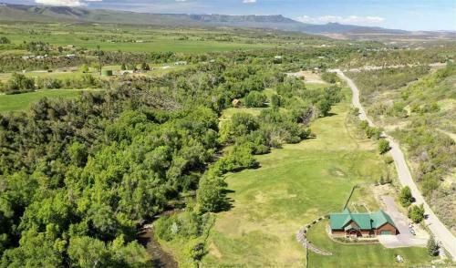 Spacious Luxury Log Home - 25 Min To Skiing, Boating And Trails!