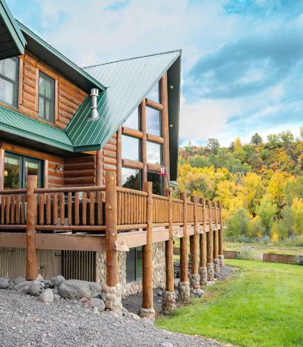 Spacious Luxury Log Home - 25 Min To Skiing, Boating And Trails!