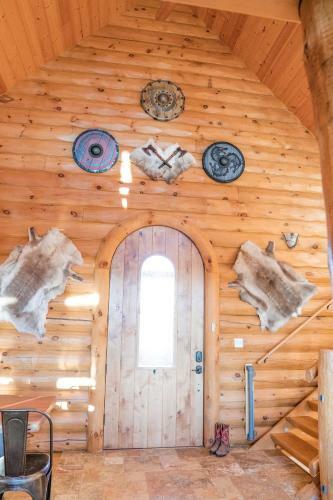 Spacious Luxury Log Home - 25 Min To Skiing, Boating And Trails!