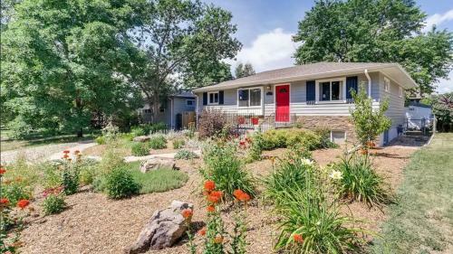 Charming Garden Level Suite With Private Entrance