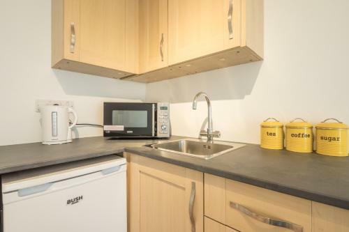 Apartamento Lovely Flat - Excellent Location & Free Parking!