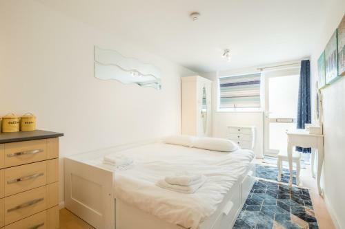 Apartamento Lovely Flat - Excellent Location & Free Parking!