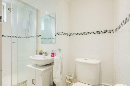 Apartamento Lovely Flat - Excellent Location & Free Parking!