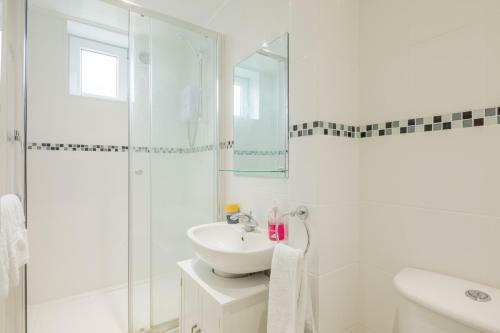 Apartamento Lovely Flat - Excellent Location & Free Parking!